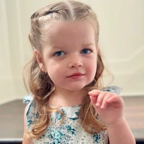 Isa in a blue floral dress