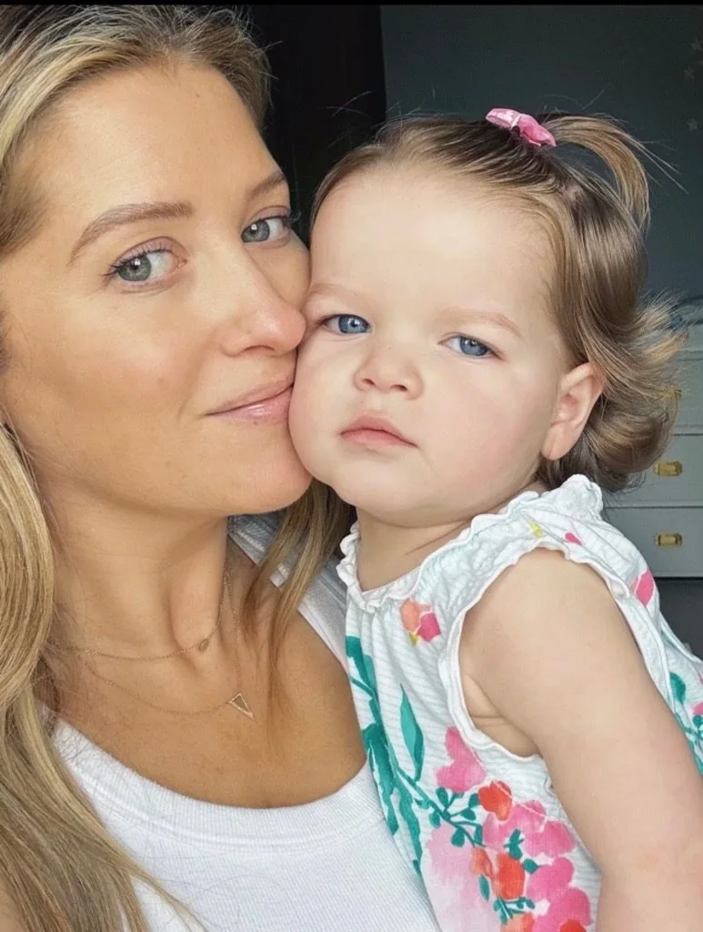Isa cheek to cheek with her mother, Rachel